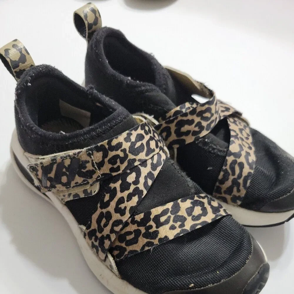 Adidas Sneakers Girls 11 K‎ Shoes Running Black Leapord Three Striped Pull On